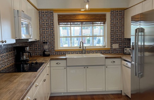 The Cove House | Sunshine and Fun, heated pool, walk to the beach. Check out summer prices!