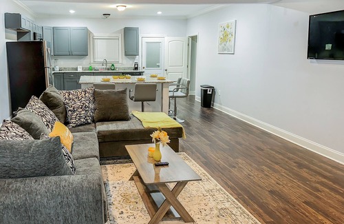 OST - South Union House | Sunshine Away Close to Downtown,NRG,Clubs,Colleges.