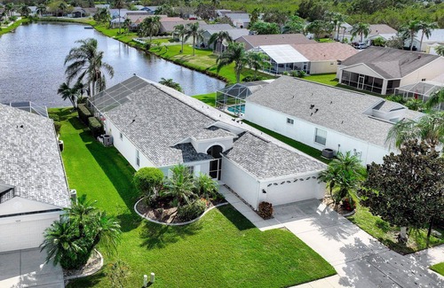 Sabal Harbour House | Sunshine Bellis. Bringing warmth and Joy to your vacation.
