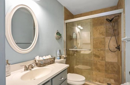 Girvin Villa | Sunshine Breeze Villa with POOL