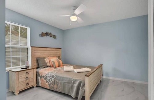 Girvin Villa | Sunshine Breeze Villa with POOL