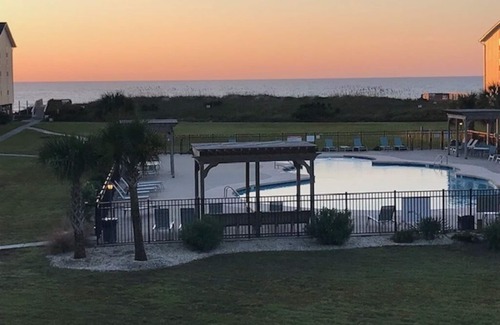 Surf City Condo | SUNSHINE condo - 5 star rated 1BR condo on Topsail Island 6 years!