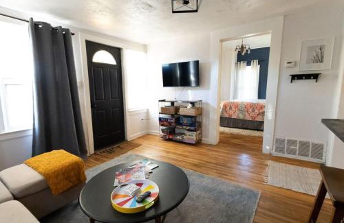 Hastings House | Sunshine Cottage 2 bedroom in duplex