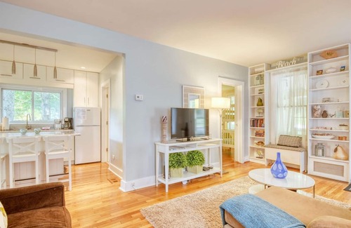 Saugatuck House | Sunshine Cottage: Downtown, Screen Porch, Deck, BBQ, Walk to All Activities