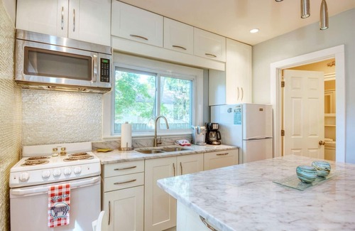 Saugatuck House | Sunshine Cottage: Downtown, Screen Porch, Deck, BBQ, Walk to All Activities