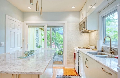 Saugatuck House | Sunshine Cottage: Downtown, Screen Porch, Deck, BBQ, Walk to All Activities