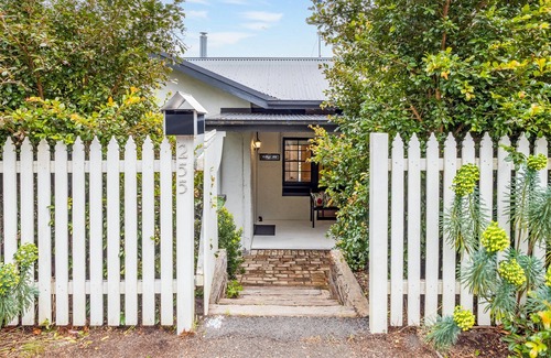 Katoomba Cottage | Sunshine Cottage with private garden, Katoomba