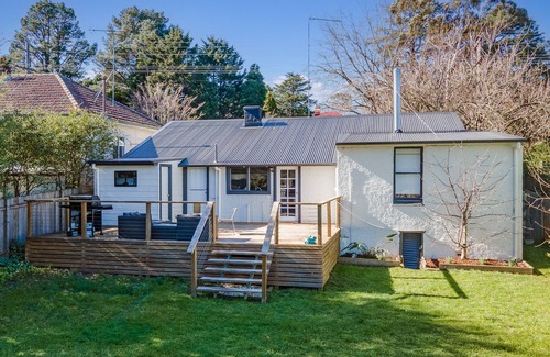 Katoomba Cottage | Sunshine Cottage with private garden, Katoomba