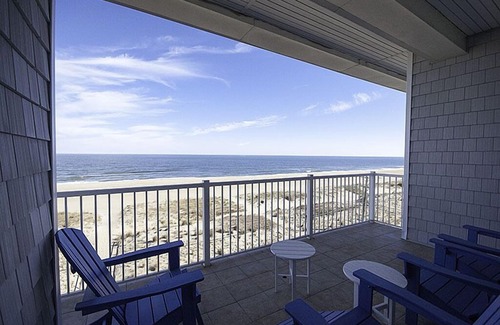 Sandbridge Condo | Sunshine Daydream *Oceanfront!*