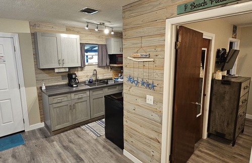 Flagler Beach Apartment | Sunshine Daydream in the heart of Flagler Beach