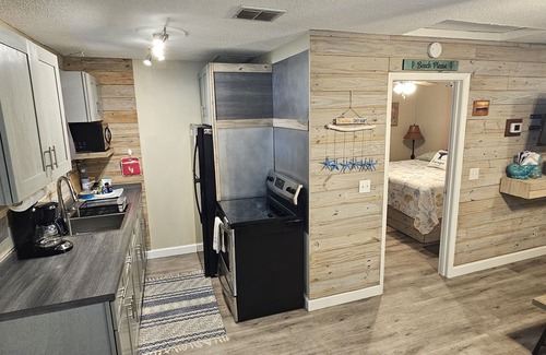 Flagler Beach Apartment | Sunshine Daydream in the heart of Flagler Beach
