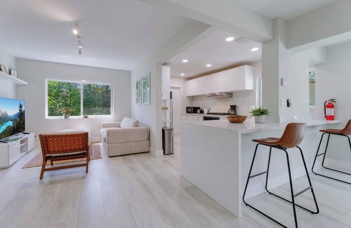 Hollywood Lakes House | Sunshine Edit- Contemporary, Yard and Near Beach