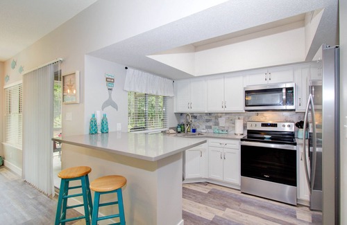 Miramar Beach Cottage | Sunshine & emerald waters are calling you! Book your spring & summer getaway!