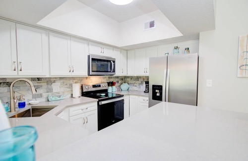 Miramar Beach Cottage | Sunshine & emerald waters are calling you! Book your spring & summer getaway!