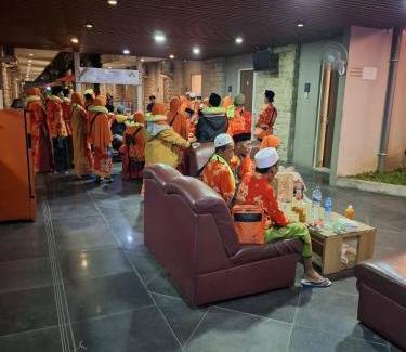 Waru House | Sunshine Family Homestay near Terminal 1 Juanda Airport