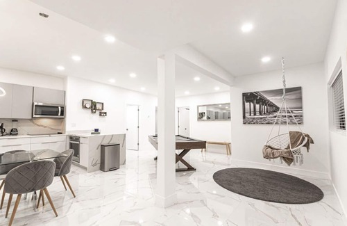 North Miami Beach Villa | Sunshine Hideaway 5 BR Villa Pool Terrace Fire Pit