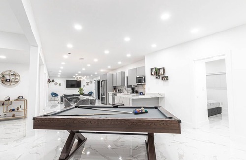 North Miami Beach Villa | Sunshine Hideaway 5 BR Villa Pool Terrace Fire Pit