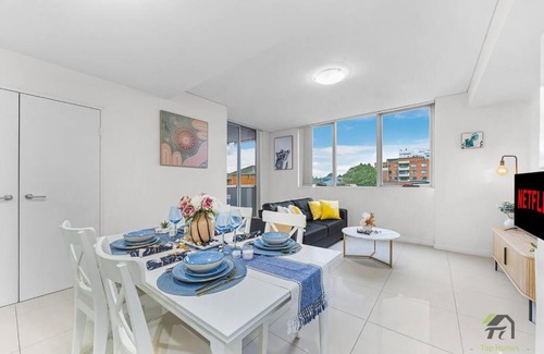 Canterbury Apartment | Sunshine home in Canterbury near to Campsie