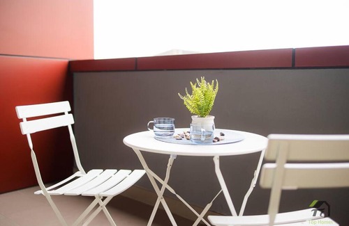 Canterbury Apartment | Sunshine home in Canterbury near to Campsie