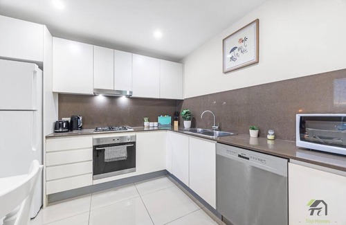 Canterbury Apartment | Sunshine home in Canterbury near to Campsie