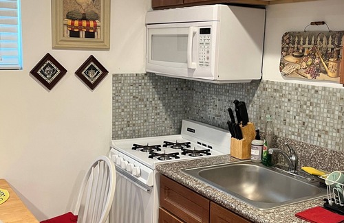 Valley Glen Bed & Breakfast | Sunshine LA BnB