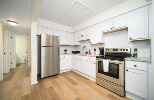 Southpoint House | Sunshine Manor - 2 bd/1ba