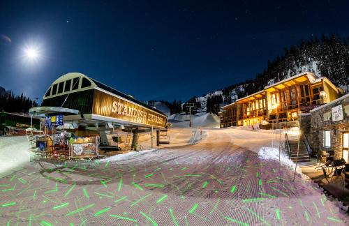Sunshine Hotel | Sunshine Mountain Lodge