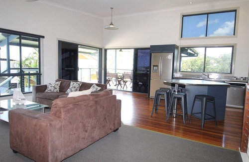 Brisbane Waterfront House | Sunshine on Moreton - 25 Nautilus Dr