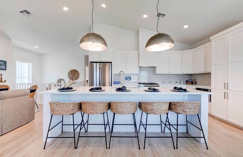 Port Aransas House | Sunshine on Nine: New Build w/Private Heated Pool, Golf Cart Access & Near Beach