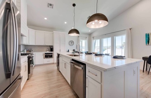 Port Aransas House | Sunshine on Nine: New Build w/Private Heated Pool, Golf Cart Access & Near Beach