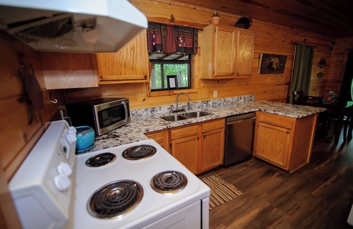 Broken Bow Cabin | Sunshine Place- Broken Bow/Hochatown- 1bd