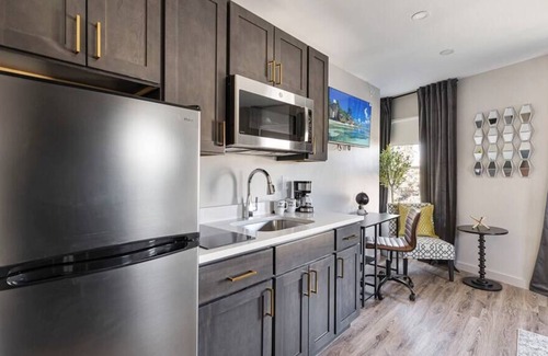 Middletown Condo | Sunshine Retreat: Cozy and Warm Studio