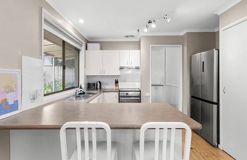 Sunshine Bay House | Sunshine Retreat - walk to the beach