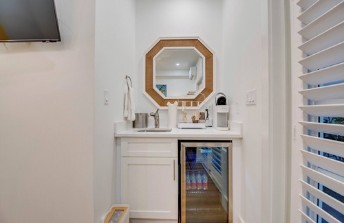 Historic Seaport Apartment | Sunshine State at Custom House Inn | Bright Studio on Duval Street!