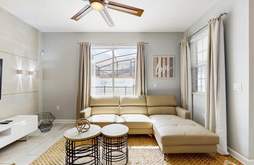 Kissimmee House | Sunshine & Storybook Stays