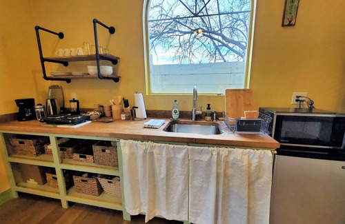 Medford Apartment | Sunshine Studio - Private apt and yard (eco, solar)