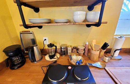 Medford Apartment | Sunshine Studio - Private apt and yard (eco, solar)