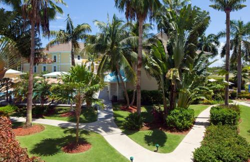 Seven Mile Beach Hotel | Sunshine Suites Resort