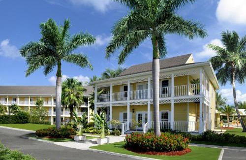 Seven Mile Beach Hotel | Sunshine Suites Resort