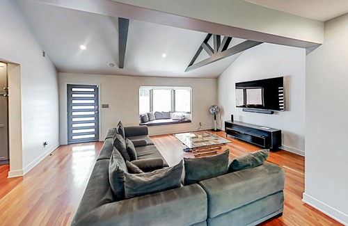 Studio City House | Sunshine Terrace Charms