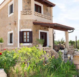 Ano Vasilikos House | Sunshine Villa