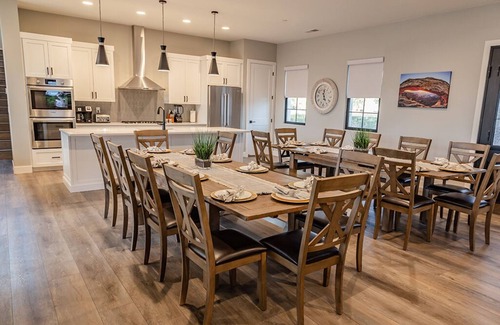 Hurricane House | SUNSHINE VILLA.SLEEPS 30, 8 BR, 8 BA, NEW 2023. Pool/Spa, Super nice and Roomy.