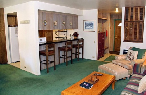 Mammoth Lakes Condo | Sunshine Village Mammoth Lakes Condo #177 Near Eagle Lodge Shuttle Stop and The