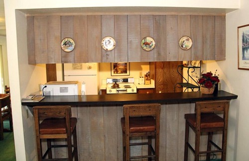 Mammoth Lakes Condo | Sunshine Village Mammoth Lakes Condo #177 Near Eagle Lodge Shuttle Stop and The