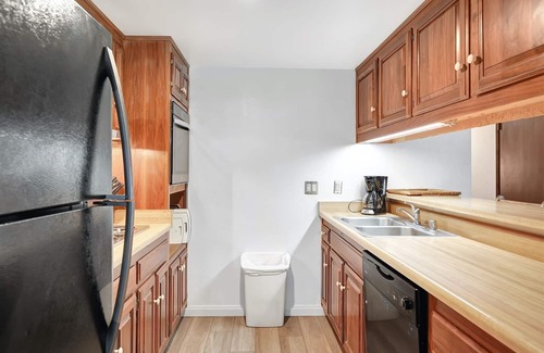 Mammoth Lakes Condo | Sunshine Village 157: Pet Friendly, Centrally Located in Town