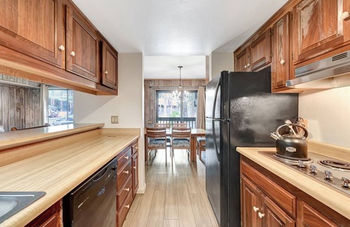 Mammoth Lakes Condo | Sunshine Village 157: Pet Friendly, Centrally Located in Town