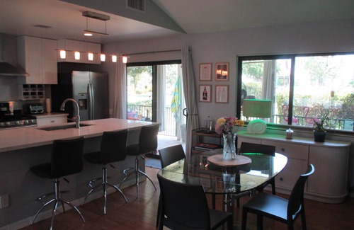 Sunrise Park Condo | Sunshine Villas Near Pool in South Palm Springs