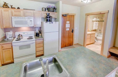 Mammoth Lakes Condo | Sunstone #131 | Year-Round Activities w/Shared Pool, Hot Tub & BBQ