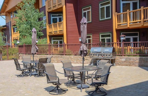Mammoth Lakes Condo | Sunstone #131 | Year-Round Activities w/Shared Pool, Hot Tub & BBQ