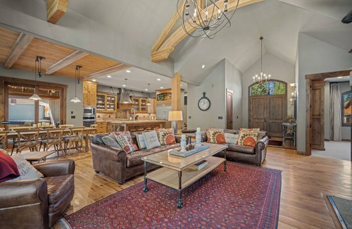 Sunriver House | Sunstone Hideaway with Hot Tub, Firepit & Pool Table